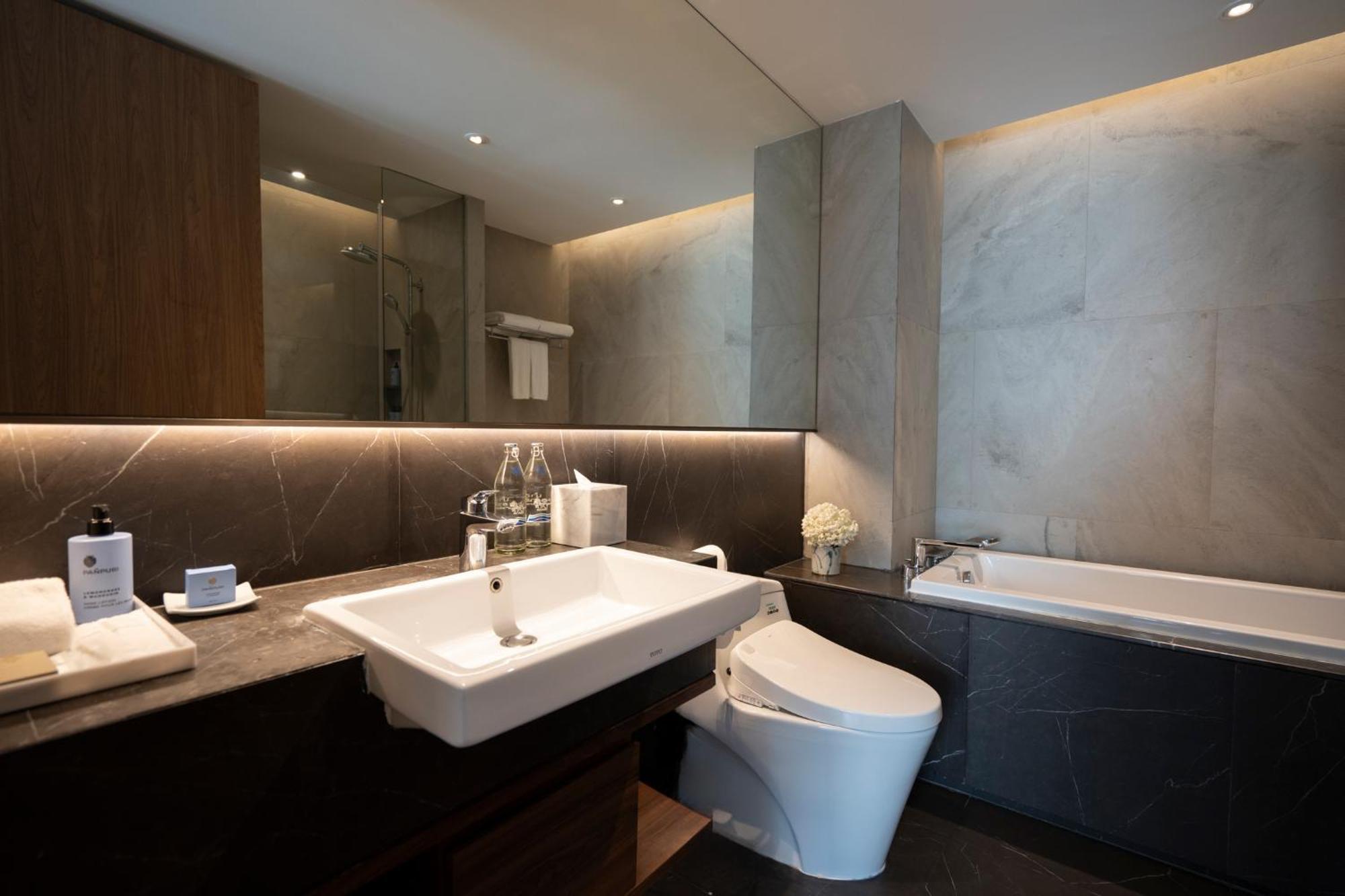 Walton Suites Sukhumvit Bangkok Exterior foto