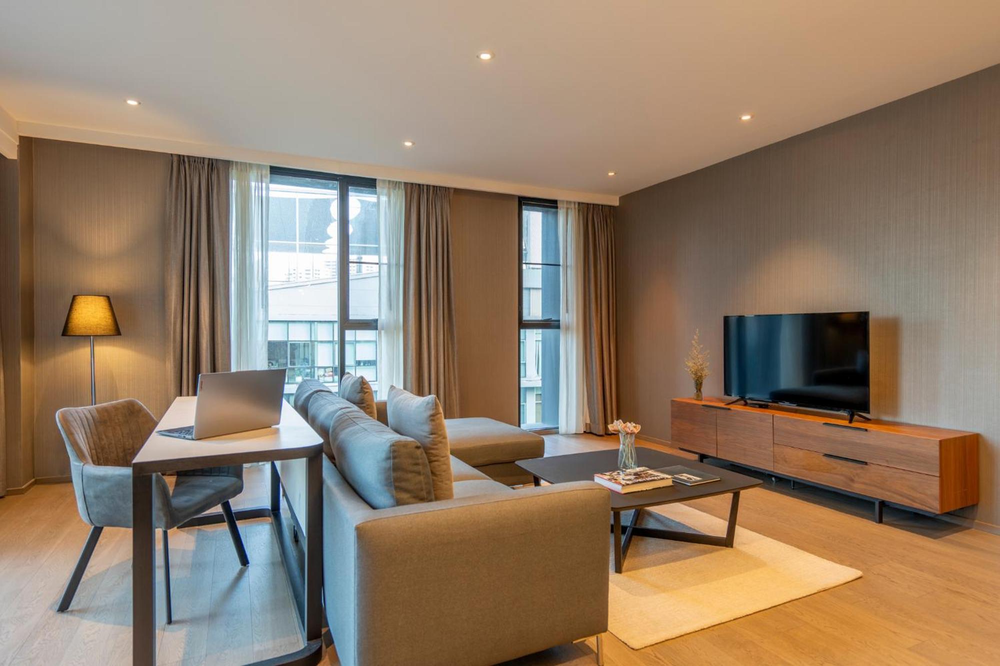 Walton Suites Sukhumvit Bangkok Exterior foto